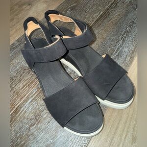 Like New! Dr. Scholl's Black and Tan Women's Sandals Size 8.5